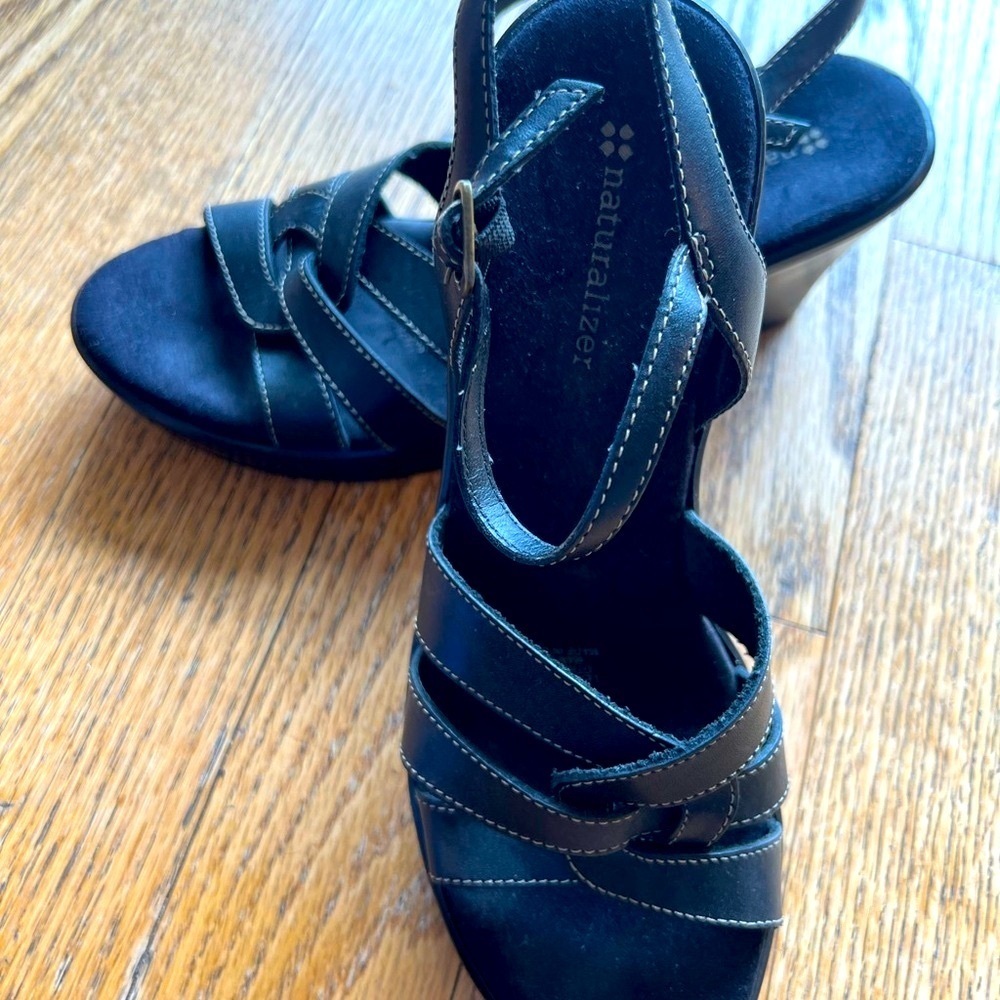Naturalizer Black Heels Elegant Design